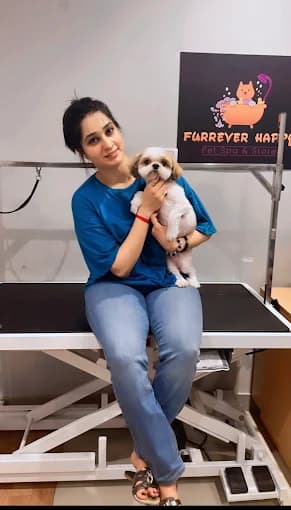 Miss Divya Nayyar with pet